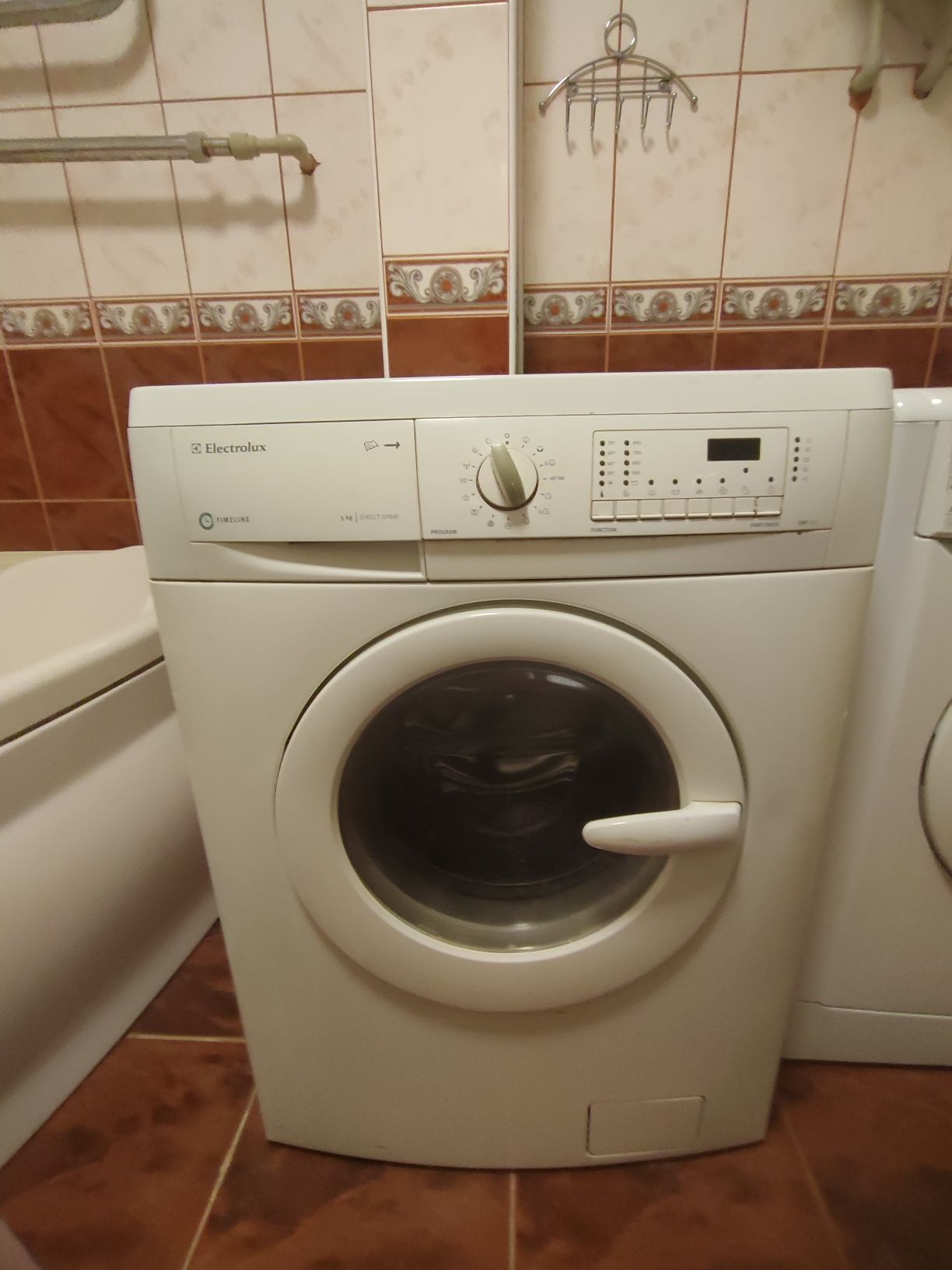 Продаю пральну машину Elekrolux 85*60*60 б/у підключу в рабочому стані