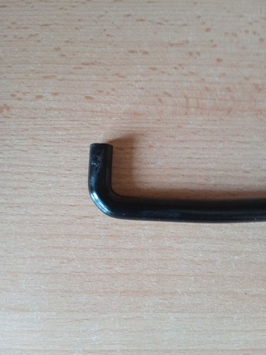 Упор, держатель капота на Skoda Fabia 2. 2007-2014 год.