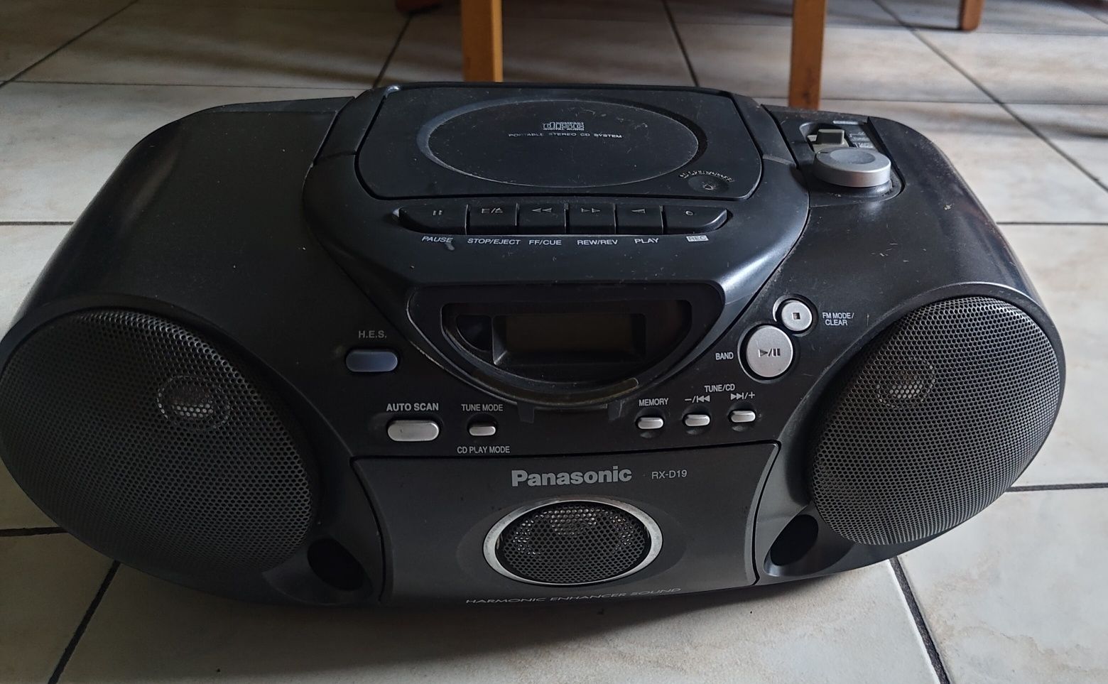 Radiomagnetofon z CD PANASONIC RX-D19