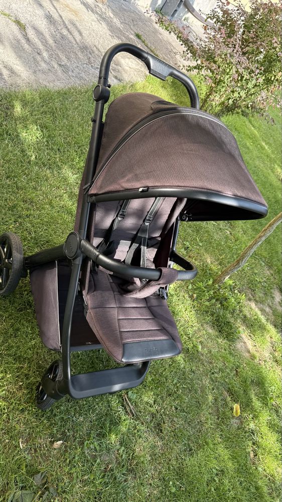 Прогулянкова коляска CARRELLO Bravo
