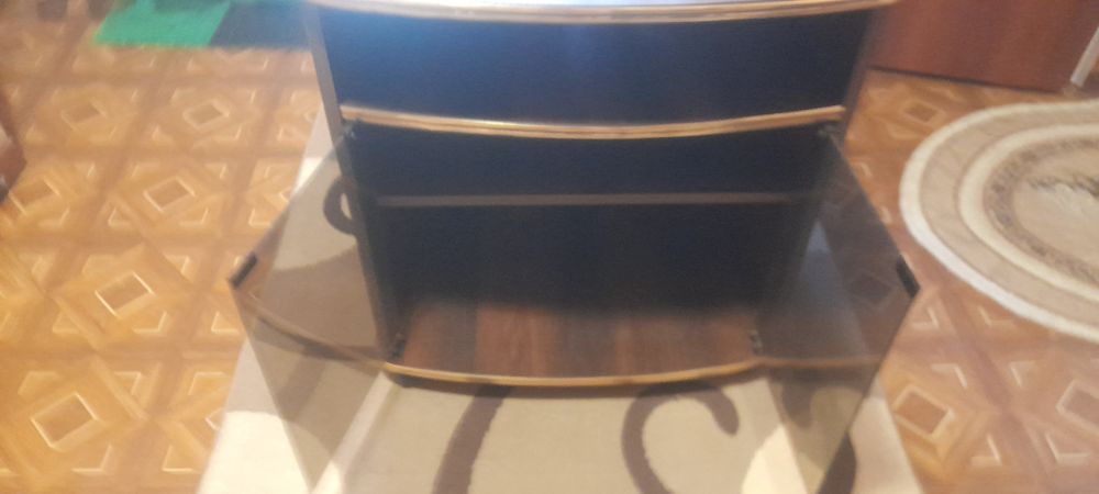 Продаю тумбу под Тв