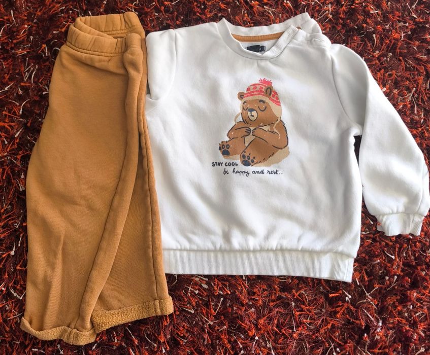 Conjunto de 2 fatos:sweat e calça- 24 meses