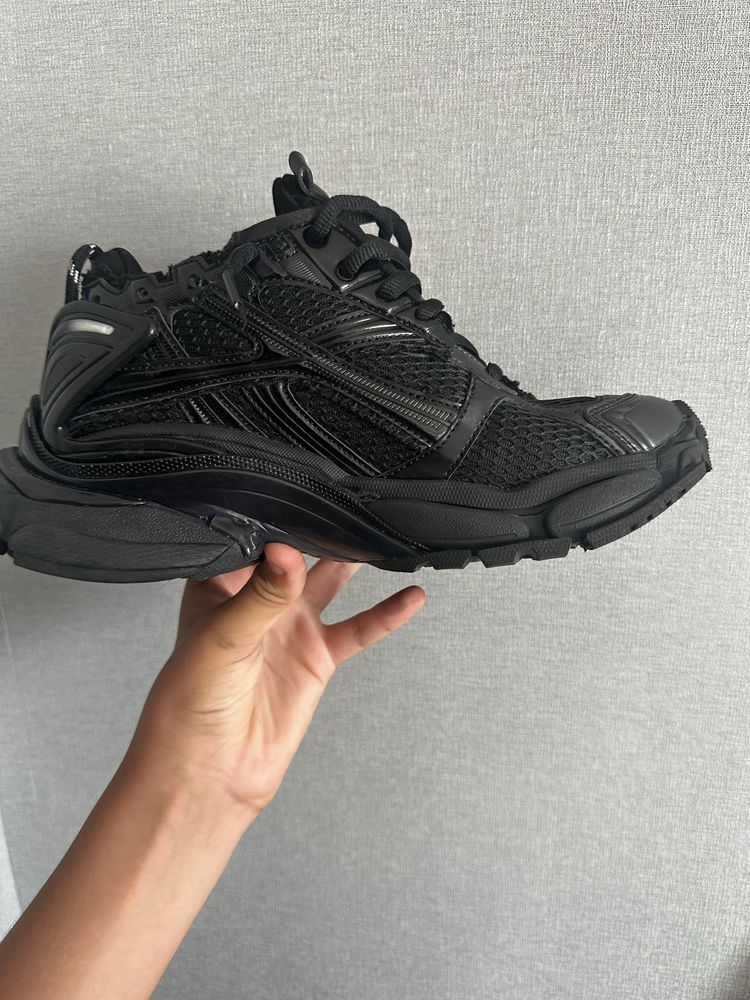 balenciaga runner черного цвета 38 размер