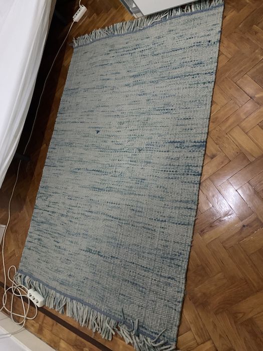 Tapete retangular com franjas azul