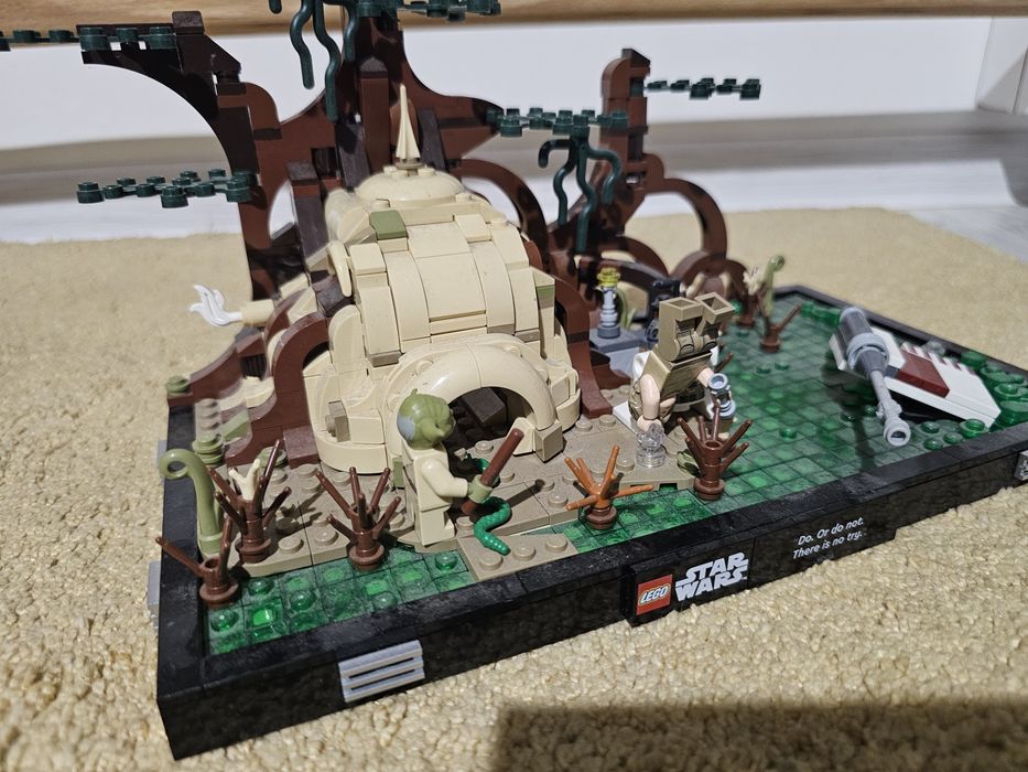 Zestaw Lego Star Wars 75330 Dagobah Diorama