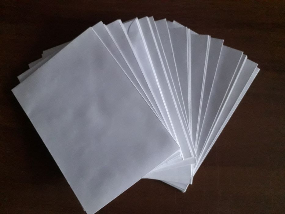 Конверт поштовий білий.