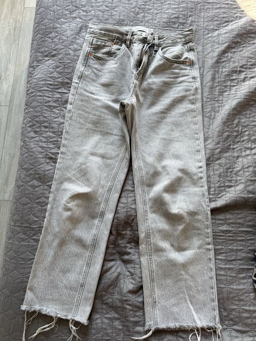 Сірі джинси Stradivarius