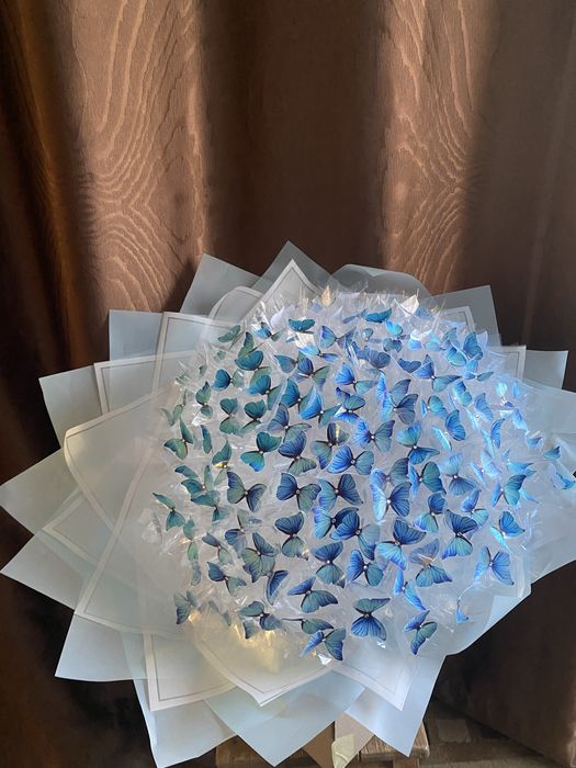 Продам дуже гарний букет з метеликами, більше 100 шт. Купували на фото