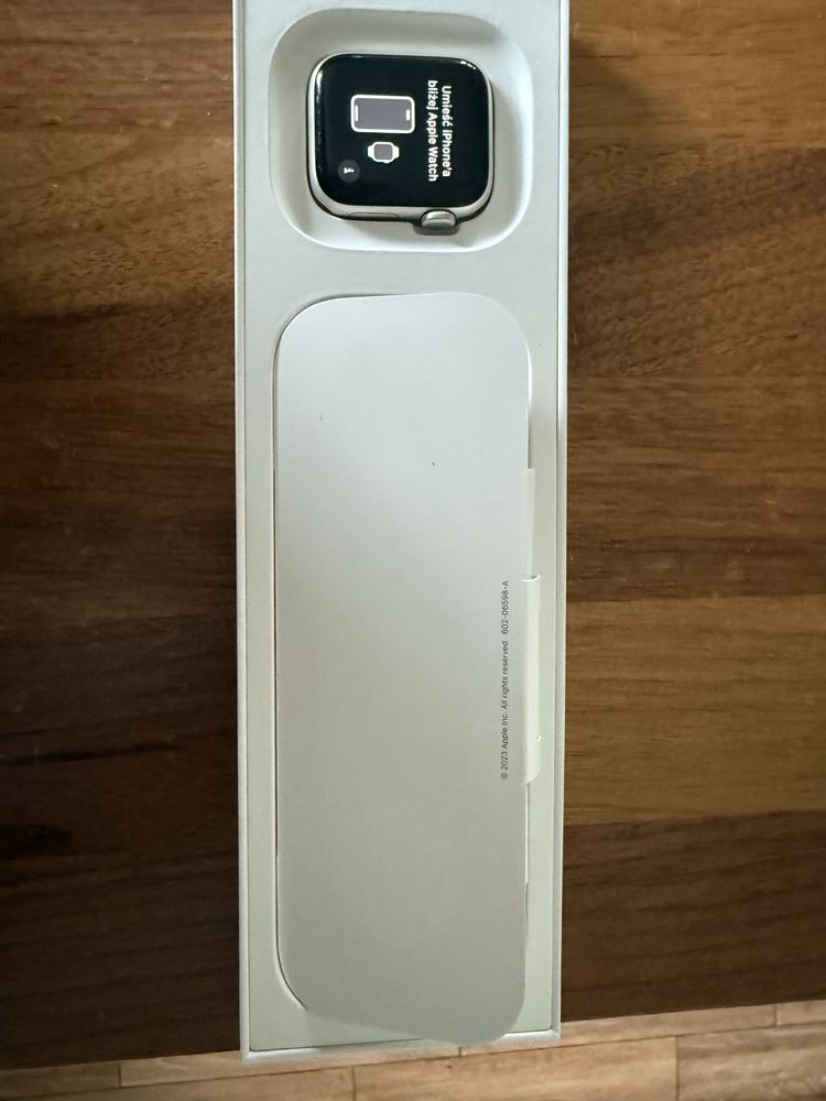 Smartwatch Apple Watch SE (2nd Gen) GPS 40 mm beżowy z paskiem S/M