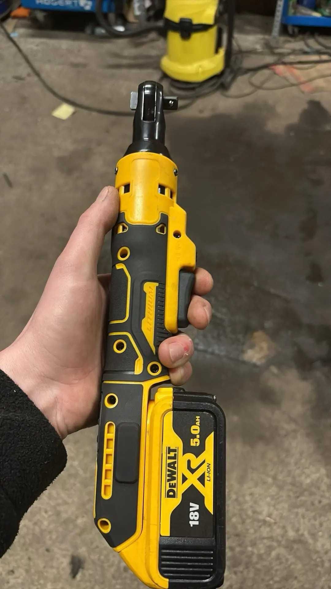 Elektryczny klucz grzechotkowy 3/8” - Pasuje do baterii DEWALT 18V