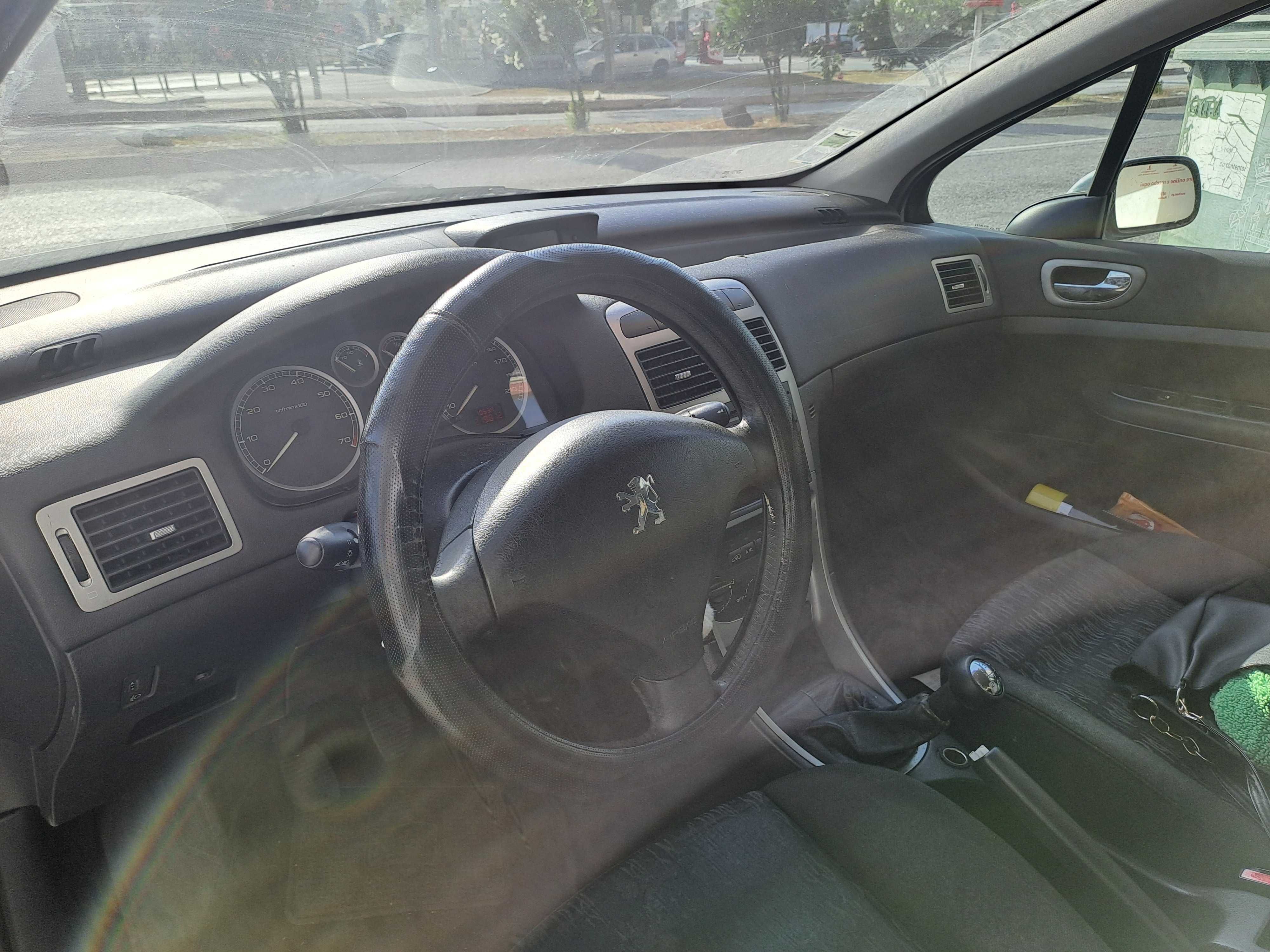 Peugeot 307 1.6 em bom estado geral
