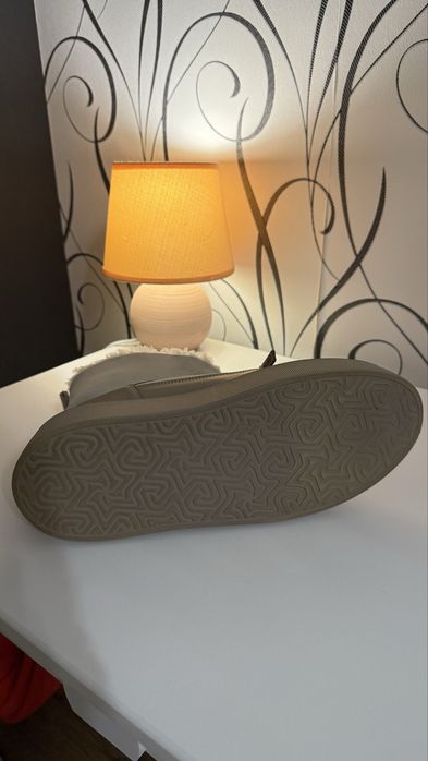 Продам зимові ботінки на платформі