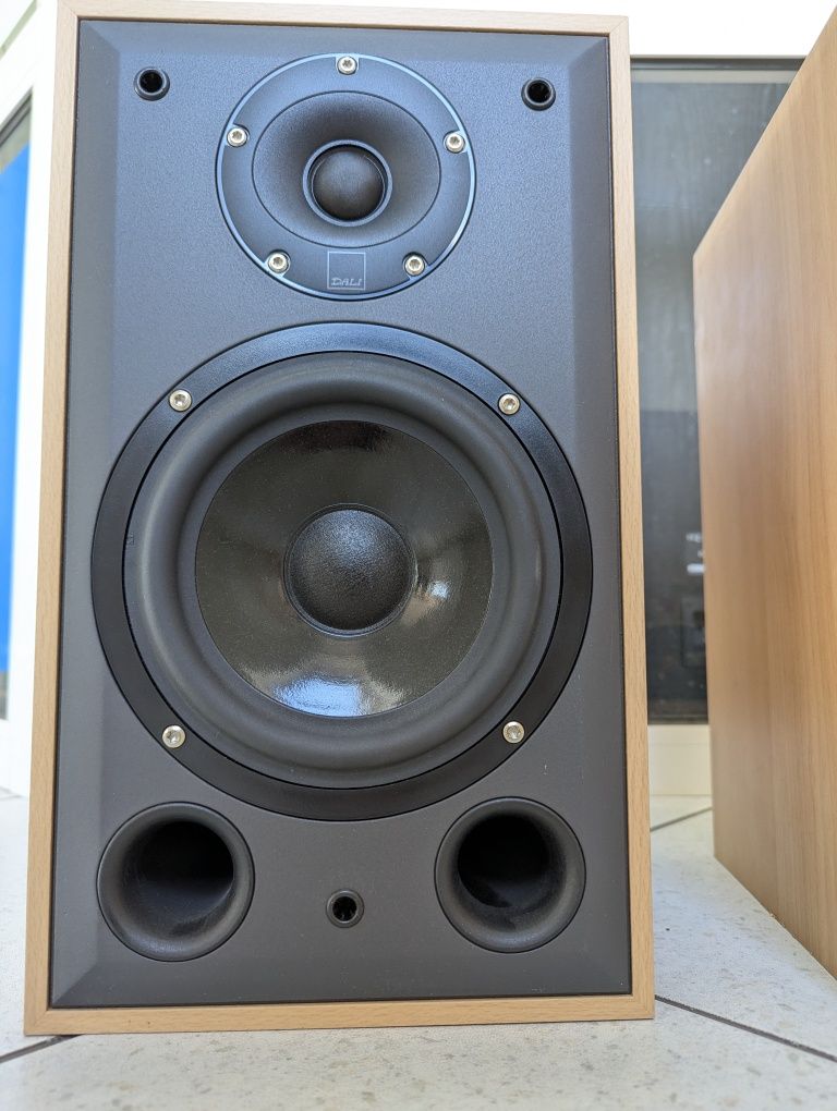 Hi-Fi Акустика Dali Blue 2002. Вес 11 кг. Дания