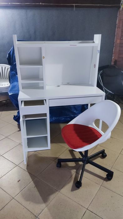 Biurko i krzeselko ikea