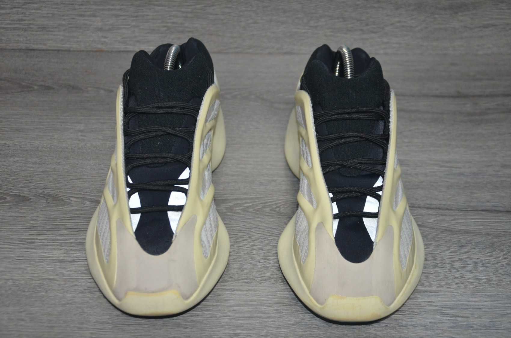 Продам кросівки Фирма Adidas Yeezy 700 V3 Azael  .