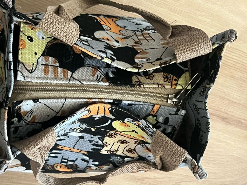 Torba materiałowa z kotkami – urocza i pojemna, idealna na zakupy lub