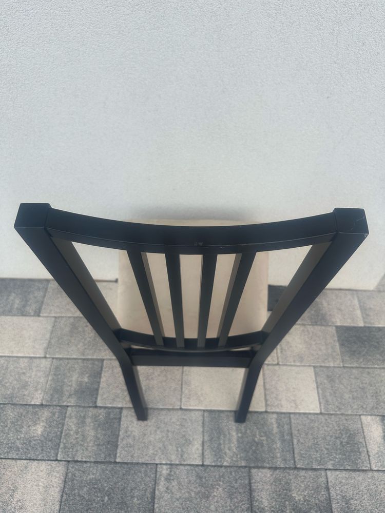 Krzesla Ikea Borje drewniane ciemne z pokrowcem