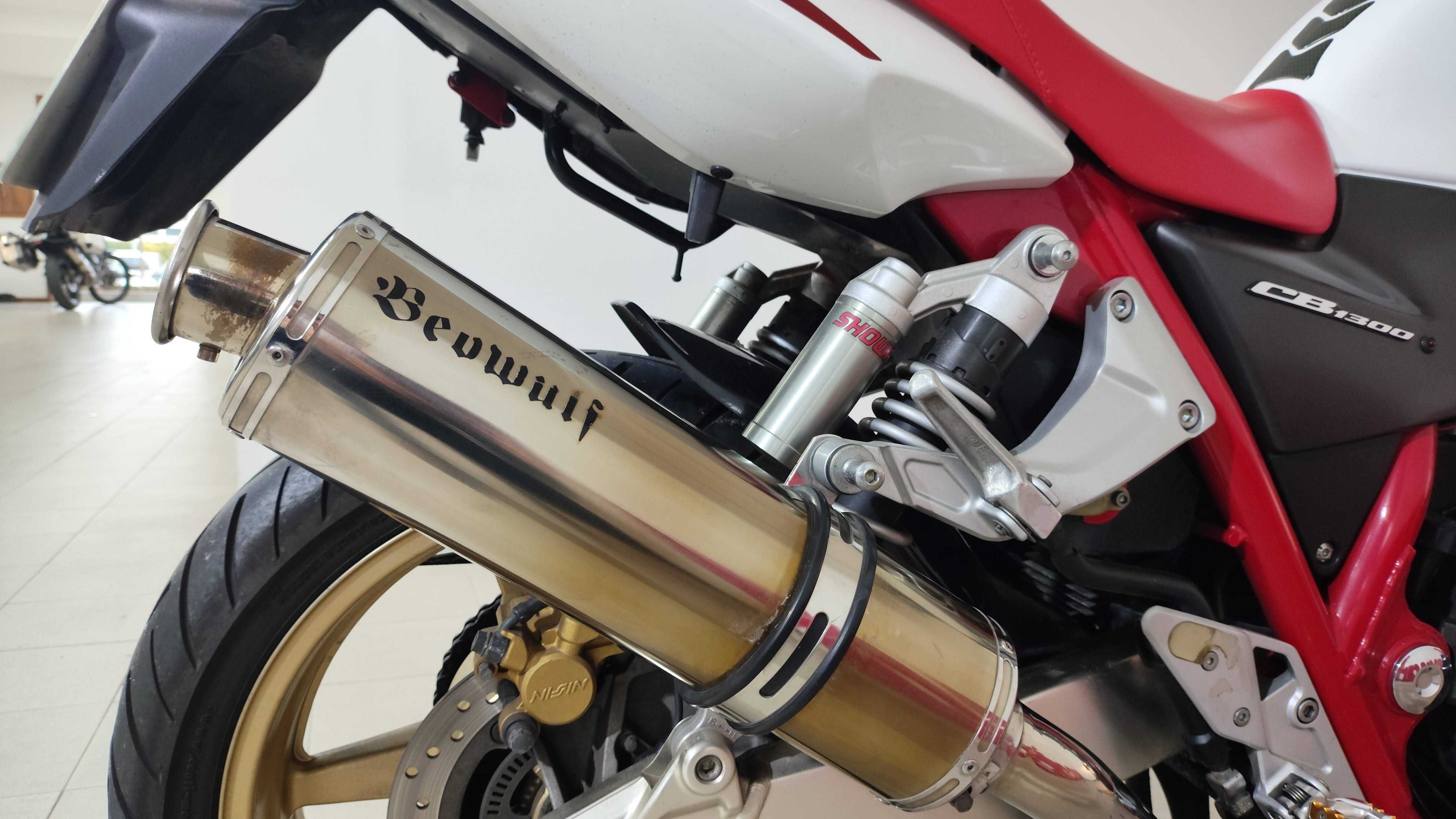 Honda CB CB1300SA "Red Frame"