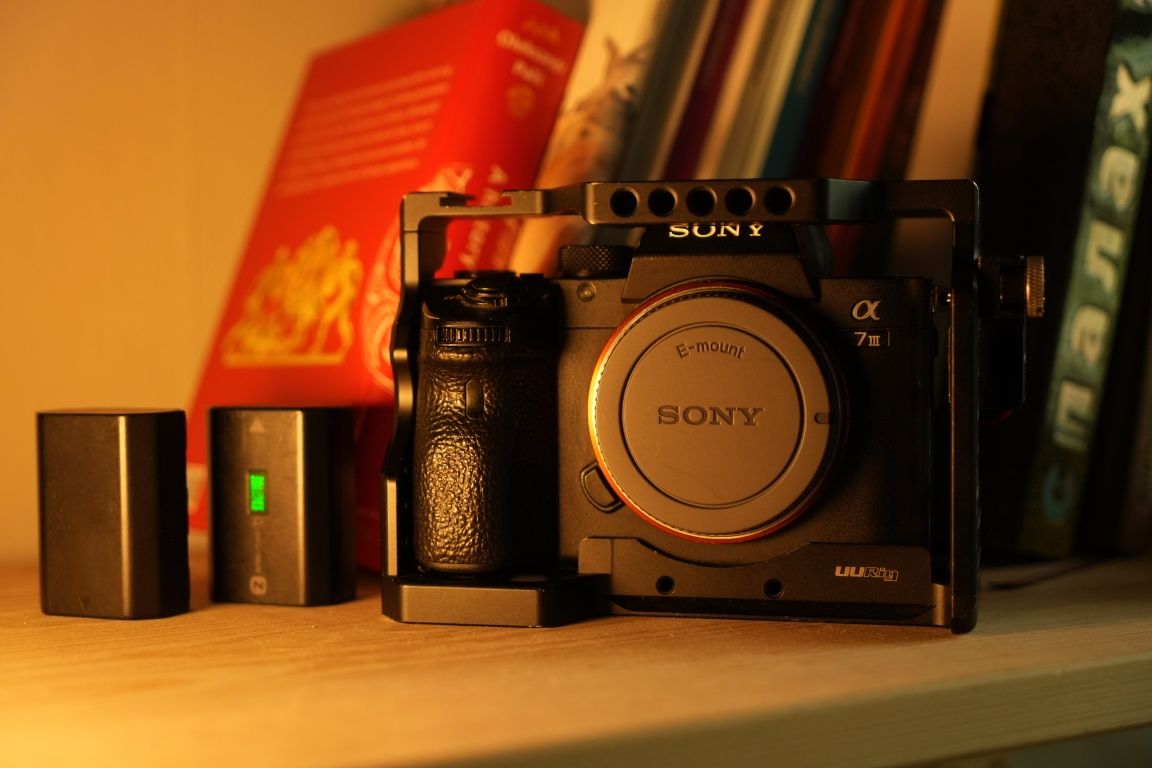 Фотоапарат Відеокамера Sony A7 III, A7 3 + клітка + батареї