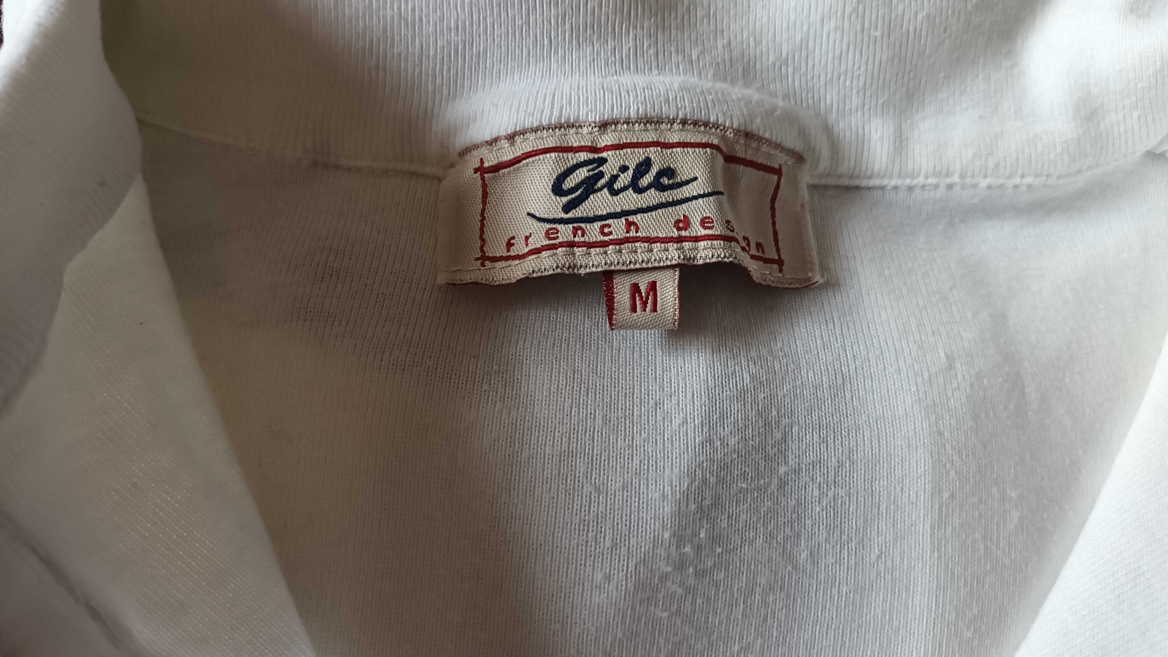 Polo em branco com risca azul