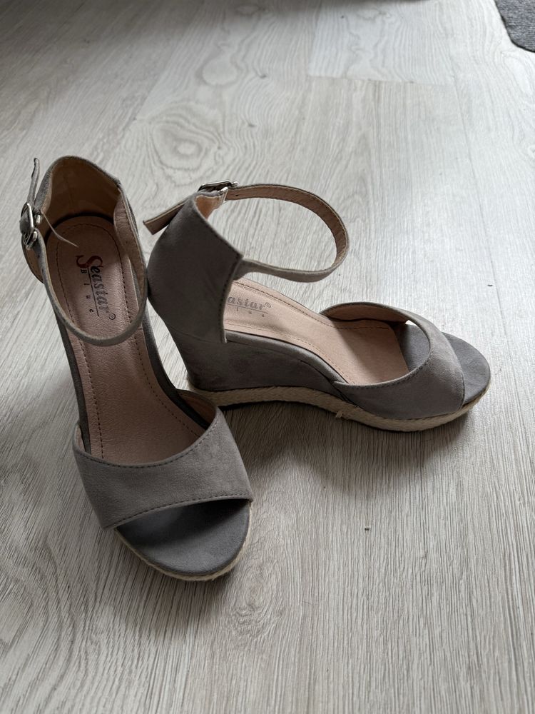 Szare espadryle na koturnie z zamszu