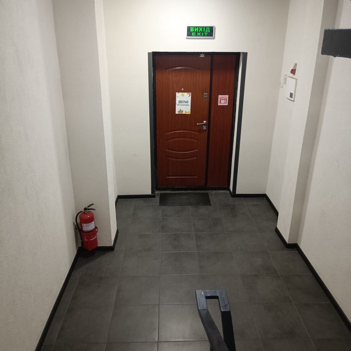 Нові кімнати з кухнею та санвузлом поруч вокзал, шпиталь. Від власника