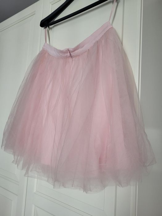 Tiulowa, delikatna spódnica Mohito 40