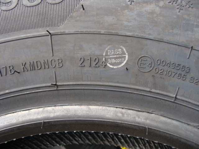 NOWE 225/70 R15C Sonix Snowrover 989