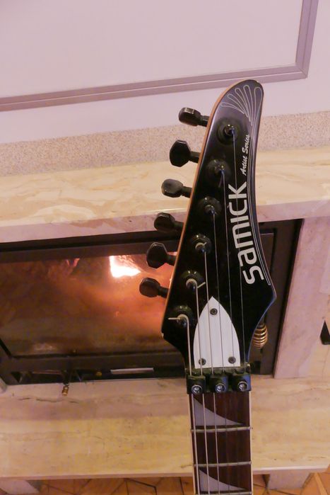 Gitara  elektryczna Samick Warlock WKRB 121