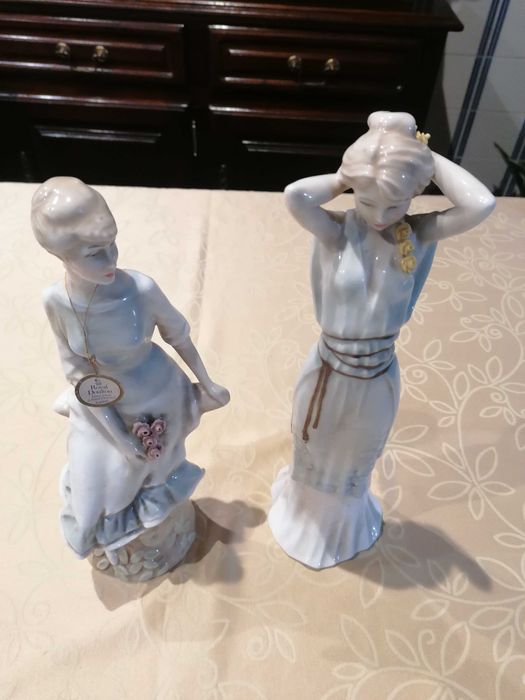 Estatuetas em porcelana. ROYAL DOULTON NOVAS