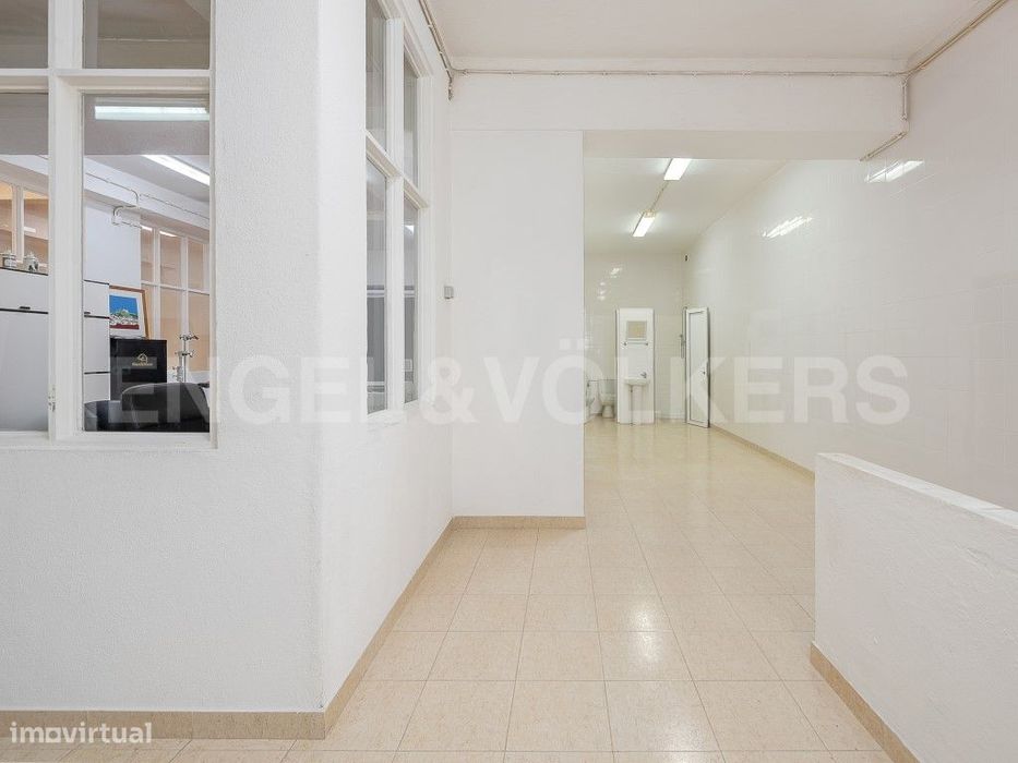 Armazém + T1 em Campo de Ourique