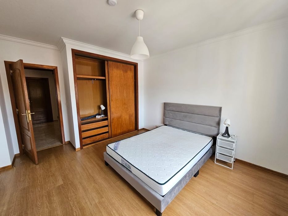 Quarto de casal para alugar malveira