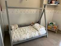 Cama tipi cinzenta