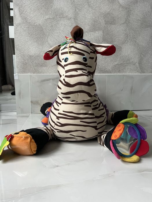 Дитяче крісло-гойдалка з подарунком