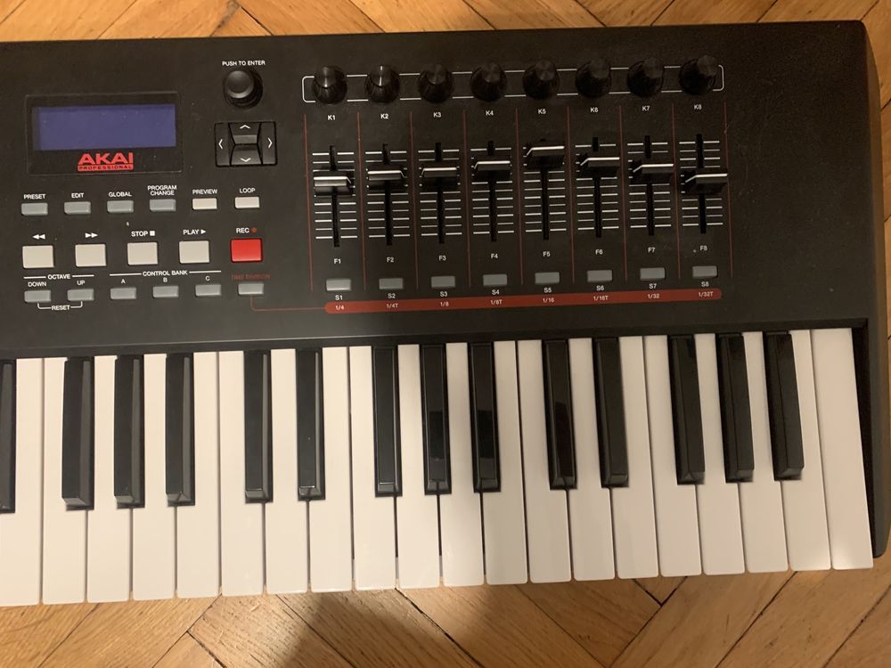 klawiatura midi  Akai mpk 261