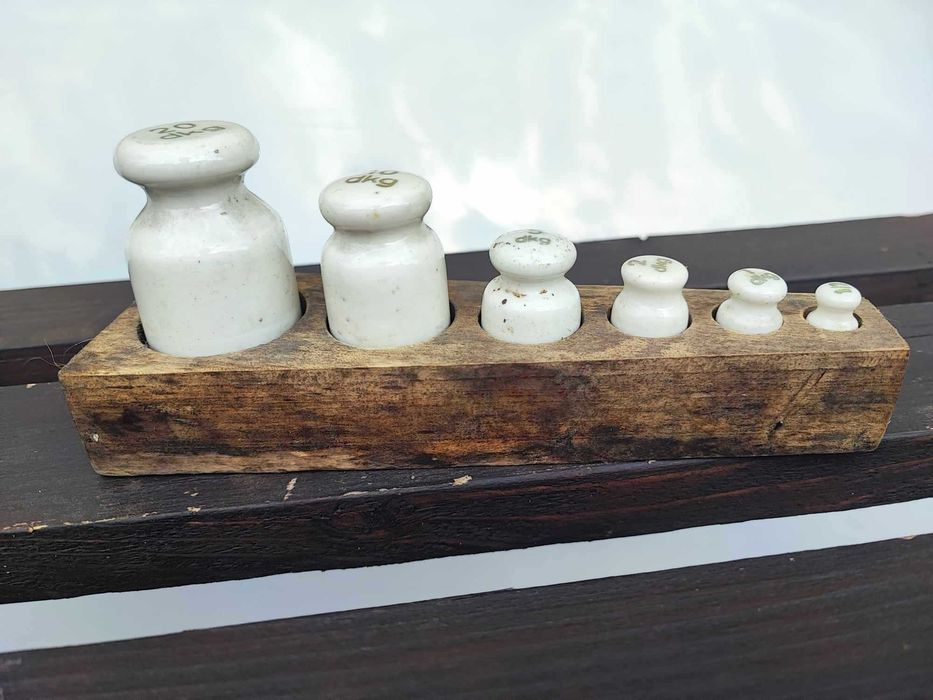 Stare odważniki,odważnik,porcelanowy w pudełku