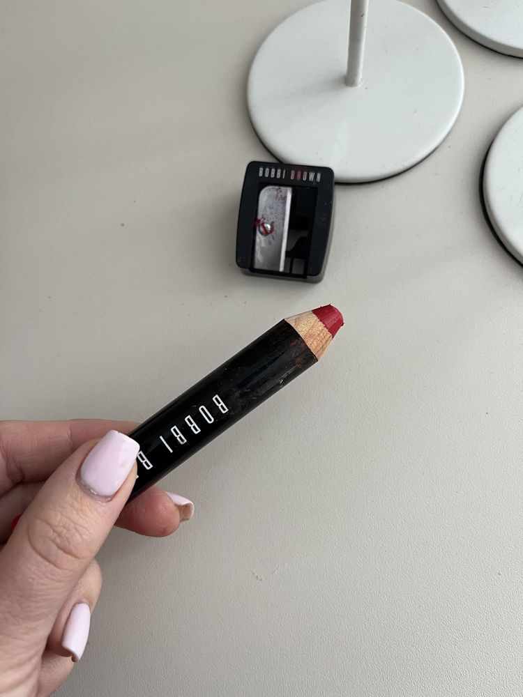 Pomadka kredka do ust bobbi brown z temperówką