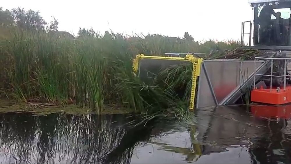 Водний комбайн для очищення водойм UDT-110M