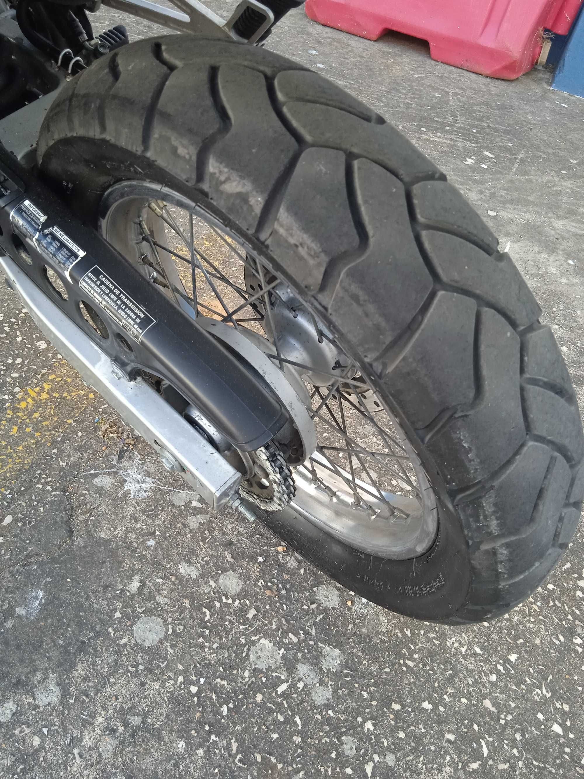 Honda Nx 400 bem estimada