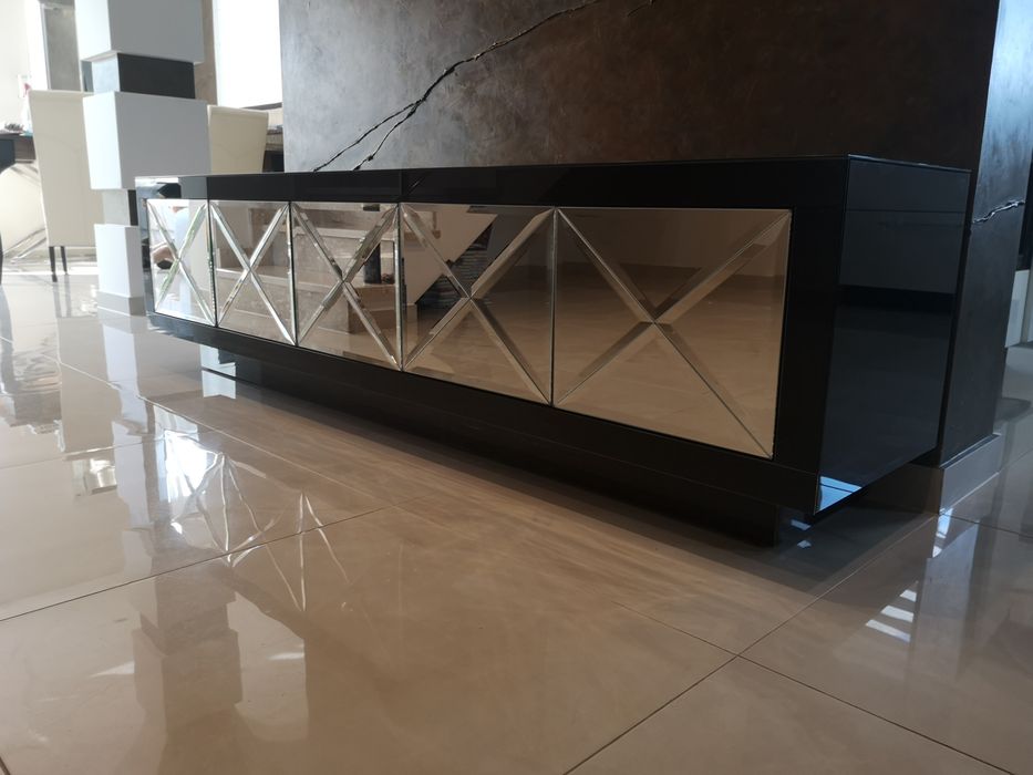 Ekskluzywna lustrzana komoda. Rtv glamour. Lustro fazowane.