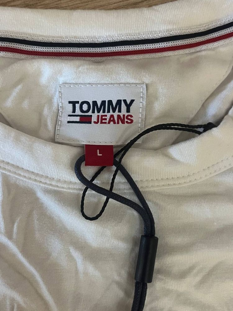 Футболка жіноча Tommy Jeans біла