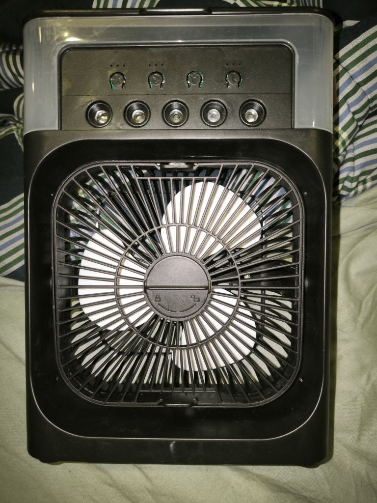 Ventoinha 3 em 1: Arrefecedor, Humidificador e Luz LED