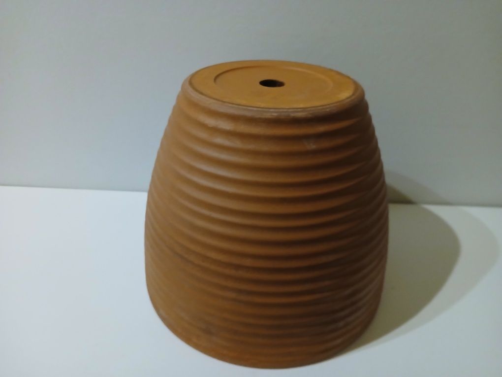 Vaso de barro cónico