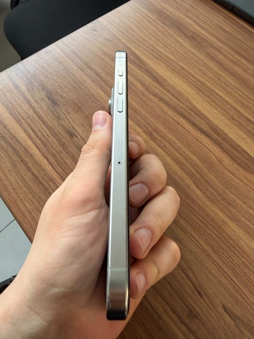 iPhone 15 Pro Max 256 GB Natural Titanium (87% батарея)