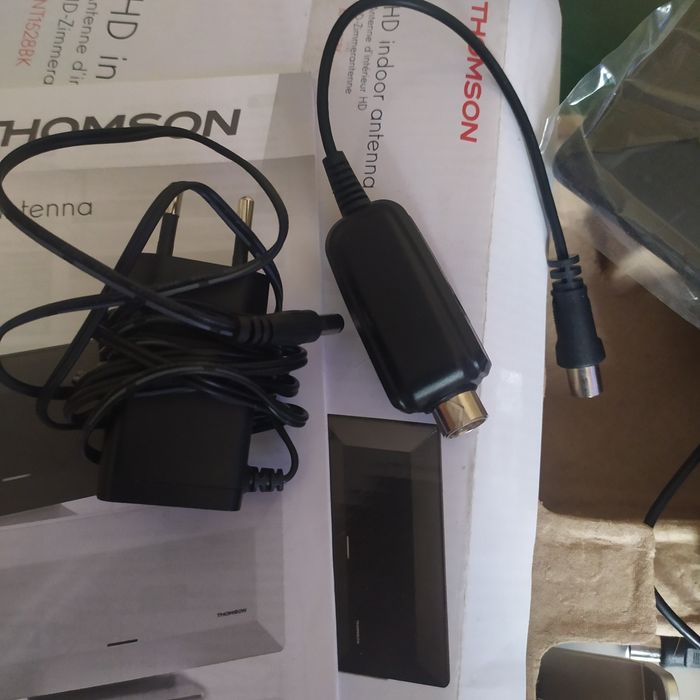 Antena cyfrowa pokojowa lub na działkę