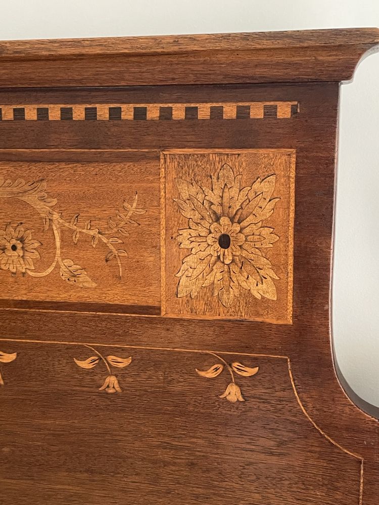 Cama D Maria e 2 mesinhas cabeceira