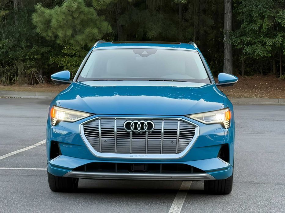 Audi e-tron quattro      2019