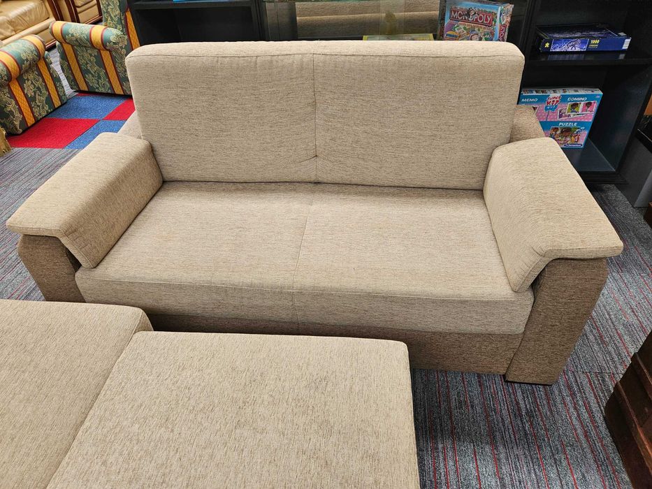 Sofá de dois lugares em tecido - Sem zonas rasgadas