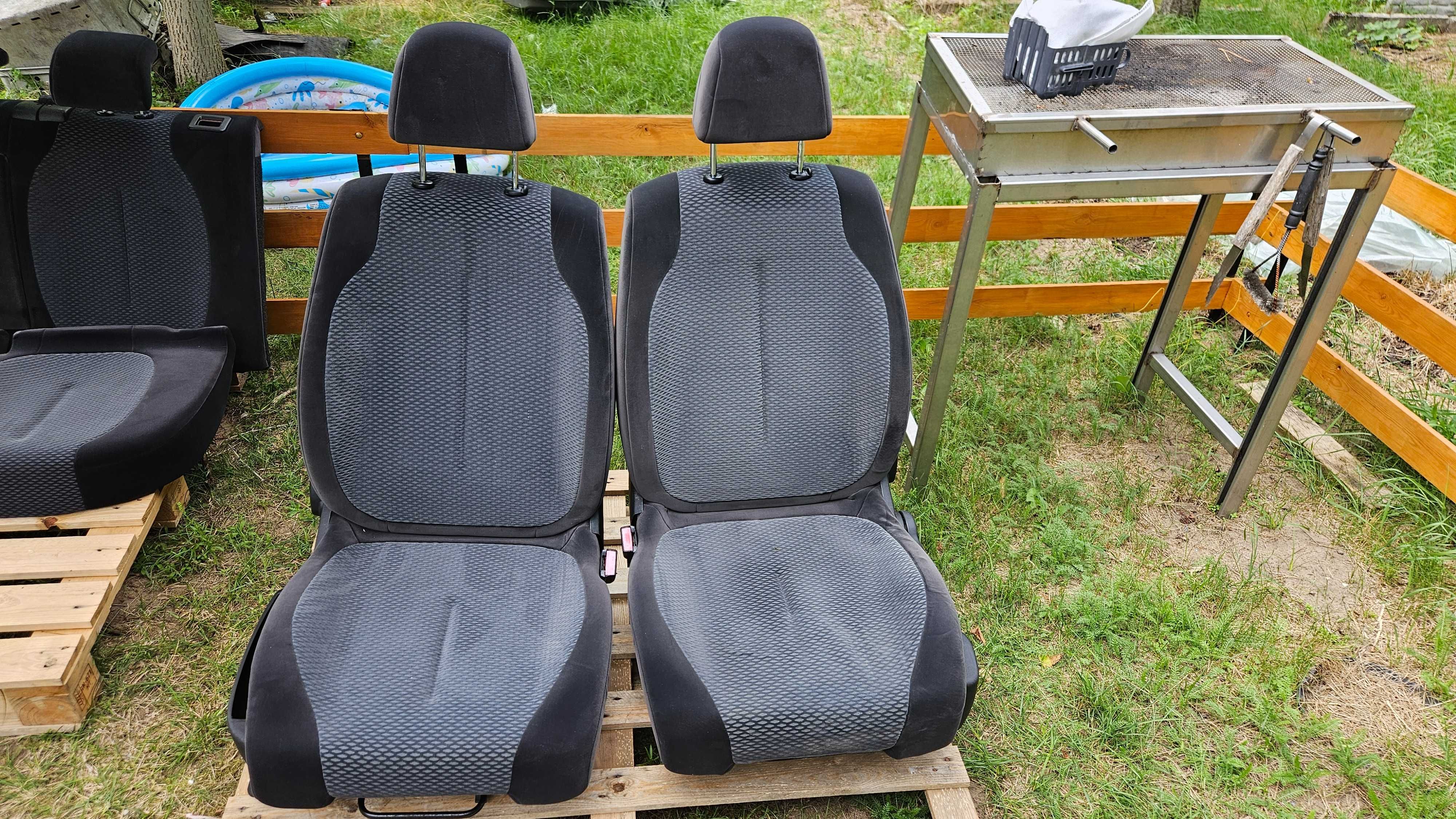 Komplet Fotele i kanapa Citroen c4 5d