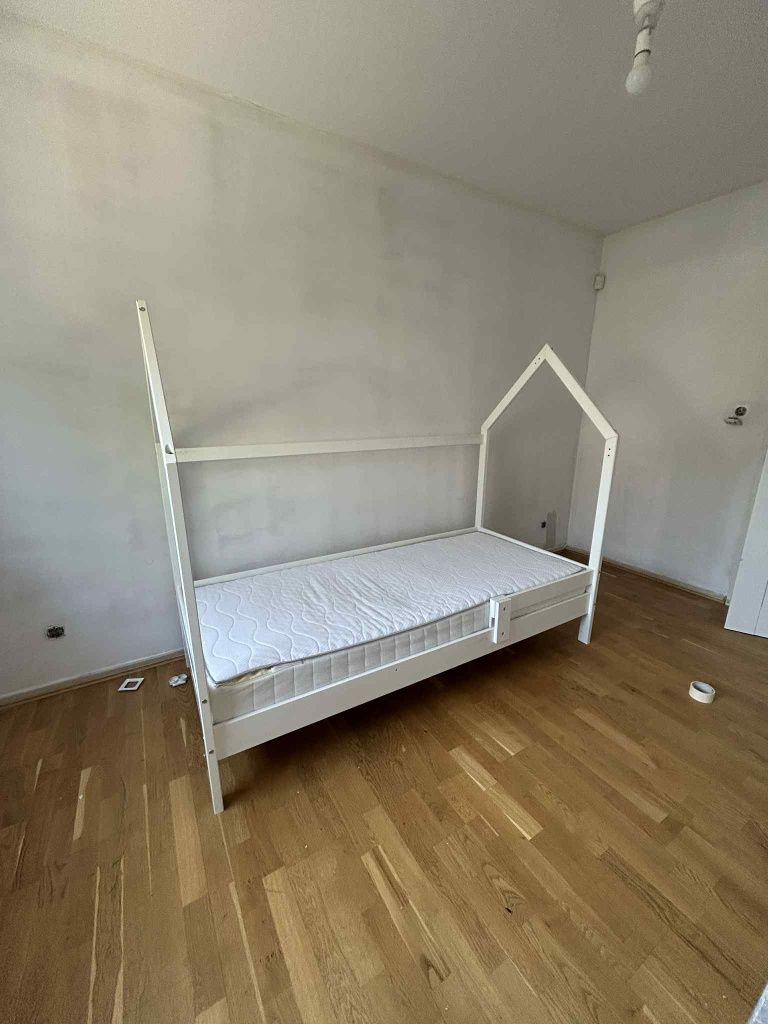 Łóżko domek + dwie szuflady i materac